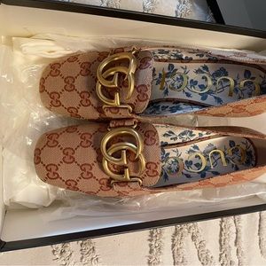 GUCCI HEELS - BRAND NEW - NEVER WORN!!